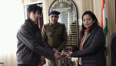 डुंडा: उत्तरकाशी कोतवाली पुलिस ने 12 खोए मोबाइल फोन बरामद कर नगर के लोगों को सुरक्षित लौटाए, कीमत ₹3.15 लाख