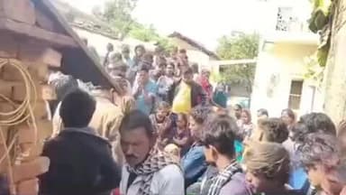 तेंदूखेड़ा: तेंदूखेडा के वार्ड क्र 1 में पति-पत्नी और मासूम बच्ची फांसी पर लटके मिले, पुलिस अधीक्षक पहुंचे