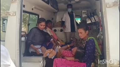 జూలూరుపాడు: జూలూరుపాడు మండల కేంద్రంలోని బేతాళపాడు గ్రామ సమీపంలో ట్రాక్టర్ బోల్తా, పదిమంది కూలీలకు తీవ్ర గాయాలు