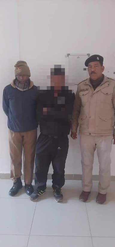 मुनस्यारी: शराब पीकर गाली-गलौज कर शांति व्यवस्था भंग करने वाले 2 व्यक्तियों को बेरीनाग पुलिस ने किया गिरफ्तार