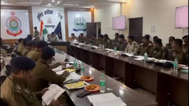 नारायणपुर: जिले में शांति और समृद्धि की दिशा में पुलिस का कदम, पुलिस अधीक्षक कार्यालय की बैठक में बॉडर लेस पुलिसिंग पर जोर