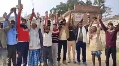 मझौलिया: मझरिया शेख पंचायत में सोलर लाइट को लेकर प्रदर्शन, 10 दिनों में समाधान का आश्वासन