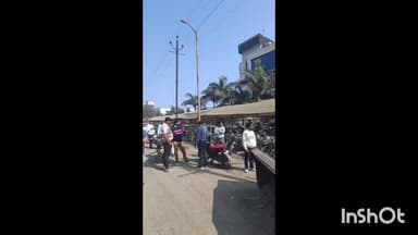 पीथमपुर: ग्राम सुलावड़ में ग्रामीणों का तालाब को प्रदूषण से बचाने के लिए प्रदर्शन