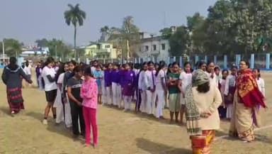 বালুরঘাট: বালুরঘাট আশুতোষ বালিকা বিদ্যাপীঠে বাৎসরিক ক্রীড়া প্রতিযোগিতা