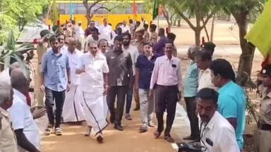 அருப்புக்கோட்டை: தமிழகஅரசின் அரசுதொழில்நுட்ப கல்லூரி மூன்று கல்லூரிகளில் படிக்கும் மாணவ மாணவியர்களுக்கு விலையில்லா மடிக்கணினியை வருவாய்த்துறை அமைச்சர் வழங்கினார்