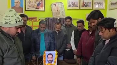 डुमरियागंज: डुमरियागंज के ग्रापए कार्यालय पर पत्रकार दिलीप श्रीवास्तव के निधन पर आयोजित हुई शोक सभा, दी गई श्रद्धांजलि