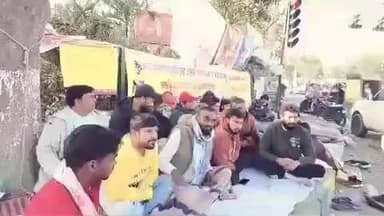 रोहतक: एमडीयू में धरने पर बैठे छात्र संगठनों ने भूख हड़ताल की धमकी दी