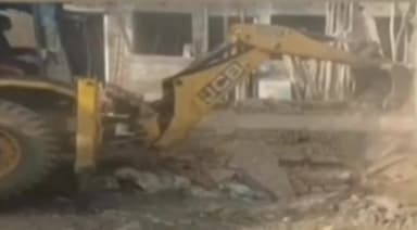 ढीमरखेड़ा: ढीमरखेड़ा व खमरिया में सरकारी जमीन से अतिक्रमण हटाया गया, अधिकारियों ने कहा कार्रवाई जारी रहेगी