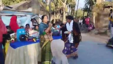 ইলামবাজার: ইলামবাজার ব্লকের ১২২ নম্বর বুথে মহিলা তৃণমূল কংগ্রেসের ডাকে একটি সভা করা হয় উন্নয়নের পাঁচালীকে সামনে রেখে