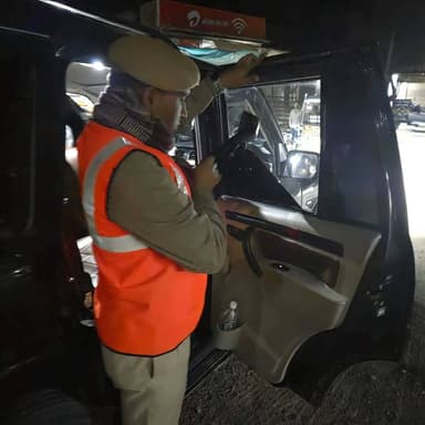 #Balotra: बालोतरा पुलिस ने ‘बी’ श्रेणी की नाकाबन्दी कर संदिग्ध वाहनों एवं व्यक्तियों की गहन चैकिंग की।
15 बिना नम्बरी व...