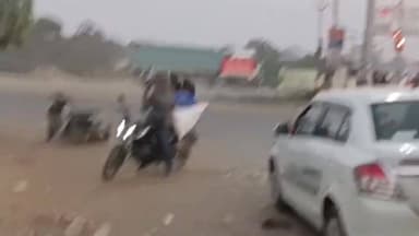 बढ़ती ठंड को देखते हुए पंचायत समिति सदस्य संघ के अध्यक्ष के पहल से गोबिंदपुर अंचलाधिकारी ने चौक चौराहों पर अलाव कराया उप...