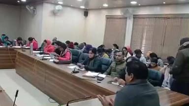 सुल्तानपुर: प्रेरणा सभागार में डीपीओ ने सीडीपीओ व मुख्य सेविकाओं के साथ की समीक्षा बैठक