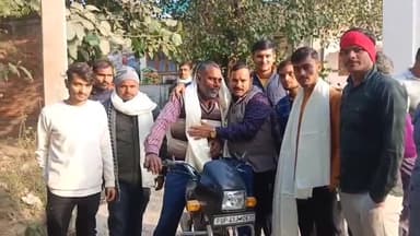 हैदरगढ़: कोलाहदा ग्राम पंचायत में नव वर्ष के अवसर पर युवा समाजसेवी ने घर-घर जाकर जरूरतमंदों को वितरित की शॉल