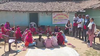 सेन्हा: सेन्हा पारही बसारटोली में डालसा-झालसा का नशा मुक्ति अभियान, ग्रामीणों से नशा व अंधविश्वास से दूर रहने की अपील