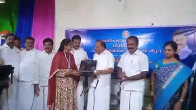 அறந்தாங்கி: பெருநாவலூர் அரசு கடை கல்லூரியில் லேப்டாப் வழங்கிய அமைச்சர்கள் ரகுபதி மெய்ய நாதன் ஆட்சியர் அருணா தலைமையில் நடைபெற்றது