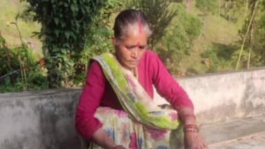 भिकियासैन: दशौली की चम्पा देवी रेशम उत्पादन से बनीं आत्मनिर्भर, महिला सशक्तिकरण की मिसाल