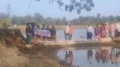 बरघाट: बरघाट के उमरवाड़ा ग्राम में ग्रामीणों ने स्थानीय नाले में किया बोरी बंधान कार्य