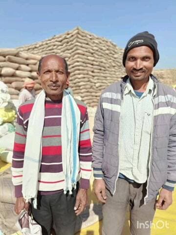 बैकुंठपुर: ग्राम जामपारा के पिता-पुत्र ने धान खरीदी केंद्र पर 63.60 क्विंटल धान का किया विक्रय