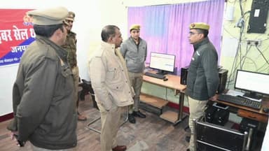 कौंच: कैलिया थाना के पुलिस अधीक्षक डॉ. दुर्गेश कुमार ने किया आकस्मिक निरीक्षण, लंबित विवेचनाओं को लेकर दिए कड़े निर्देश