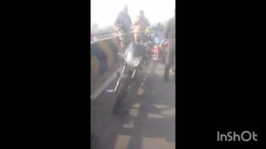 मीरगंज: फ्लाईओवर पर बाइक रेलिंग से टकराई, दो युवक गंभीर रूप से घायल