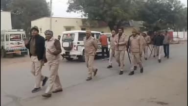 भुसावर: भुसावर में पुलिस ने पैदल मार्च कर आमजन से की अपील, कानून व शांति व्यवस्था बनाए रखने का दिया संदेश