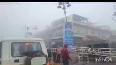 किशनगढ़: मुख्य चौराहे पर ट्रक ने स्वागत द्वार से टकराया, एक हिस्सा टूटकर गिरा, मचा हड़कंप, हादसा टला