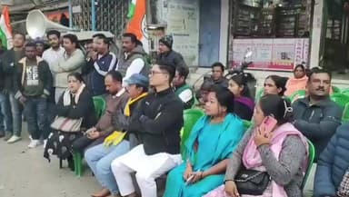 কালচিনি: কালচিনি চৌপথীতে তৃণমূল কংগ্রেসের প্রতিবাদ কর্মসূচি, উপস্থিত জেলা পরিষদের সভাধিপতি