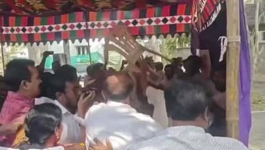 అమలాపురం మున్సిపాలిటీలో కామనగరువు గ్రామ విలీనంపై కొట్లాట