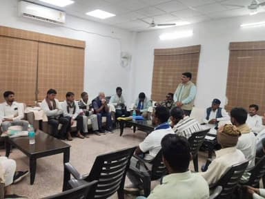 सीहोर: रेस्ट हाउस में बीएसपी की महत्वपूर्ण बैठक आयोजित, कई मुद्दों पर चर्चा व बनी रूपरेखा