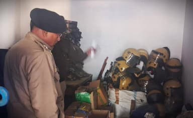 कर्णप्रयाग: कर्णप्रयाग कोतवाली में एसपी चमोली ने किया औचक निरीक्षण, आपदा उपकरणों के संचालन में जवानों की मुस्तैदी को परखा