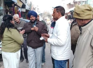 रोहतक निगम ने 70 अतिक्रमकर्ताओ पर लगाया 38300 रूपये जुर्माना
रोहतक (विकास ओहल्याण) नगर निगम आयुक्त डा0 आनंद कुमार शर्म...