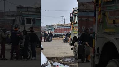 आलू की हुई मिट्टी पलीत हजारों पैकेट फेका जा रहा हैँ मंडियो से आलू किसान हुआ बर्बाद #aalukabhav