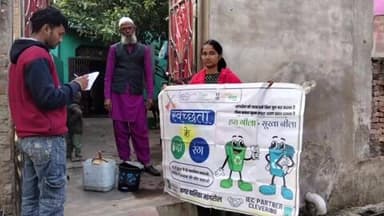 मांगरौल: नगर पालिका मांगरोल की IEC टीम ने घर-घर जाकर चलाया स्वच्छता जागरूकता अभियान