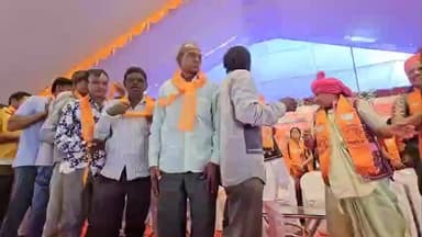 કવાંટ: જિલ્લામાં કોંગ્રેસ અને આમ આદમી પાર્ટીમાં મોટું ગાબડું પડ્યું, મોટી સંખ્યામાં કાર્યકર્તાઓ ભાજપમાં જોડાયા.