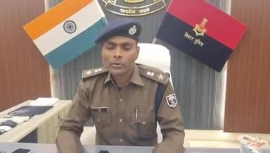 भोजपुर पुलिस ने सोशल मीडिया पर हथियारों के प्रदर्शन और फायरिंग के खिलाफ कड़ी कार्रवाई करते हुए एक अभियुक्त को संदेश थाना क्षेत्र से किया गिरफ्तार साथ ही एक विधि विरूद्ध बालक को किया गया निरुद्ध।
01 अवैध पिस्टल, 01 खोखा बरामद।