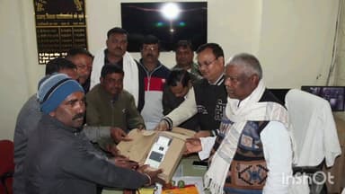 टुंडी: टुंडी विधायक ने टुंडी और पूर्वी टुंडी के पीडीएस डीलरों को 4G ई-पीओएस मशीनें वितरित कीं