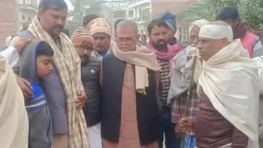 रसड़ा: रसड़ा के सीआरपीएफ जवान की एक्सीडेंट में मौत पर बलिया सांसद ने परिजनों से मिलकर संवेदना व्यक्त की