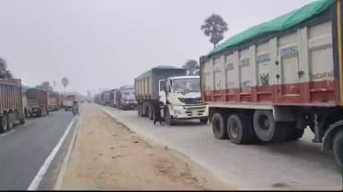 कोईलवर: कोईलवर छपरा फोरलेन पर कोईलवर से बबुरा तक जाम का झाम, घंटों फंसे रहे ट्रक चालक