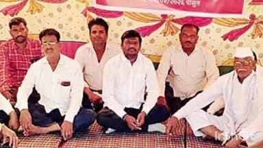 बाभूळगाव: पहूर येथील शाळेत शिक्षक मिळण्यासाठी नागरिकांचे जिल्हा परिषद शाळेसमोर आमरण उपोषण