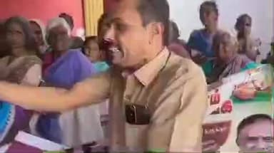 பல்லடம்: காட்டூர் ரேஷன் கடையில் திமுக உட்கட்சி பிரச்சனையால் பொங்கல் பரிசு தொகுப்பு வாழ்த்து பேனரை திமுக நிர்வாகி கிழித்து எரிந்ததால் பரபரப்பு ஏற்பட்டது