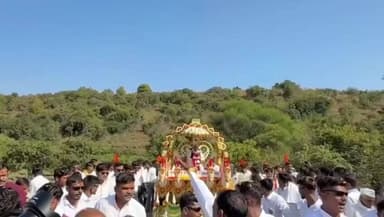 गंगाखेड: उंडेगाव येथे संत ज्ञानेश्वर जीवनचरित्र मावंद व अखंड हरिनाम सप्ताहास आमदार रत्नाकर गुट्टे यांची सदिच्छा भेट