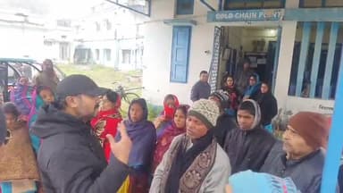 ইটাহার: ১২ মাসের বকেয়া সান্মানিকের দাবিতে ইটাহার গ্রামীণ হাসপাতাল চত্বরে বিক্ষোভ AVD কর্মীদের, চলছে কর্মবিরতি