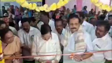 காட்பாடி: காட்பாடி அடுத்த தண்டல கிருஷ்ணாபுரம் பகுதியில் 12 லட்சத்து 70 ஆயிரம் மதிப்பில் புதிதாக கட்டப்பட்ட நியாய விலைக் கடையினை அமைச்ச துரைமுருகன் துவக்கி வைத்த