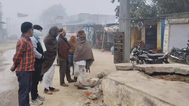 जहाज़पुर: बाकरा में बजरी वाहनों का आतंक, बस स्टैंड का चबूतरा हुआ क्षतिग्रस्त