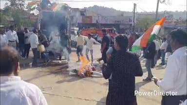 परसिया: कांग्रेस ने जुलूस निकालकर नगर पालिका का घेराव किया, भ्रष्टाचार का पुतला जलाकर कार्रवाई की मांग की