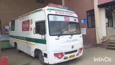 मंझिआंव: मझिआंव के अधौरा मोड़ पर बाइक और ट्रैक्टर की टक्कर, तीन युवक गंभीर रूप से घायल