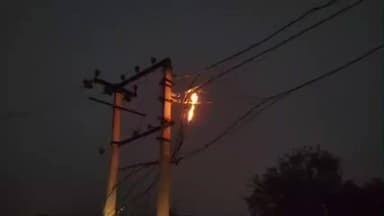 टेहरोली: बंगरा बंगरी में शॉर्ट सर्किट से आग लगने से विद्युत आपूर्ति हुई बाधित