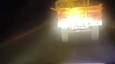 खबर व्यवहारी रेत का अवैध उत्खनन करते हुए कृपा तिराहे के पास ट्रैक्टर ट्राली रेत माफिया ने तहसीलदार को धमकाया।।