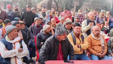 वारिसलीगंज: वारिसलीगंज में सीमेंट फैक्ट्री में हाई वोल्टेज बिजली आपूर्ति को लेकर चैनपुरा ग्रामीणों ने किया हंगामा, एसडीओ ने की बैठक