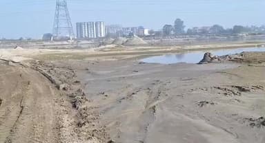 सिविल लाइन्स: दिल्ली: जगतपुर गांव के किसानों ने यमुना नदी के रेत का मुद्दा उठाया